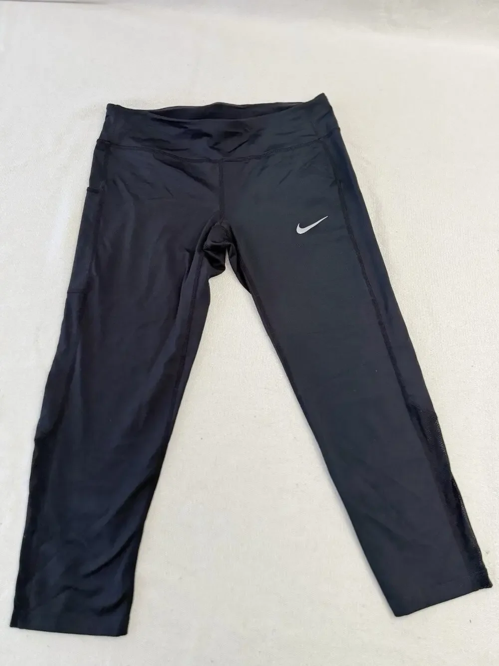 Nike Pants Women's Size M Black Activewear Capri Dri-Fit Leggings Zip Pocket